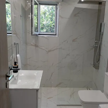 Agriomata Vergas アパート カラマタ